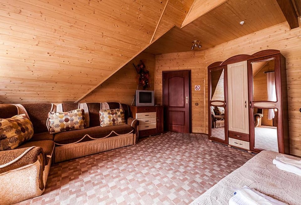 Bed, Photo of the whole room, Seating area, Bedroom