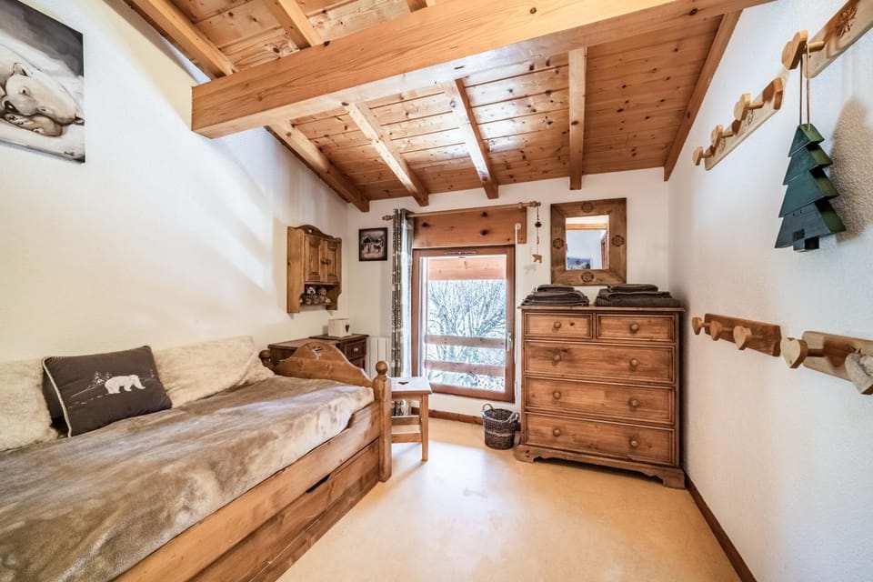 Property building, Living room, Bedroom