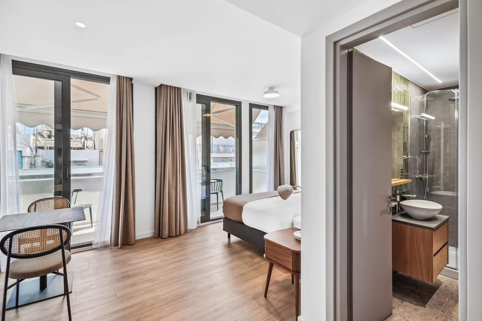 Bathroom, Dining area, Bedroom