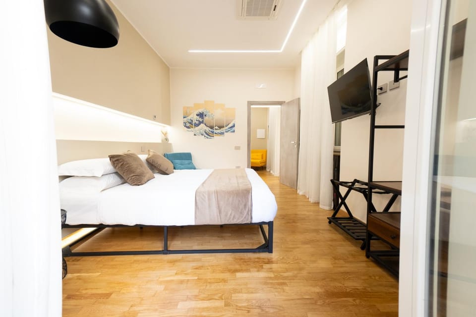 Bed, TV and multimedia, Bedroom, wardrobe