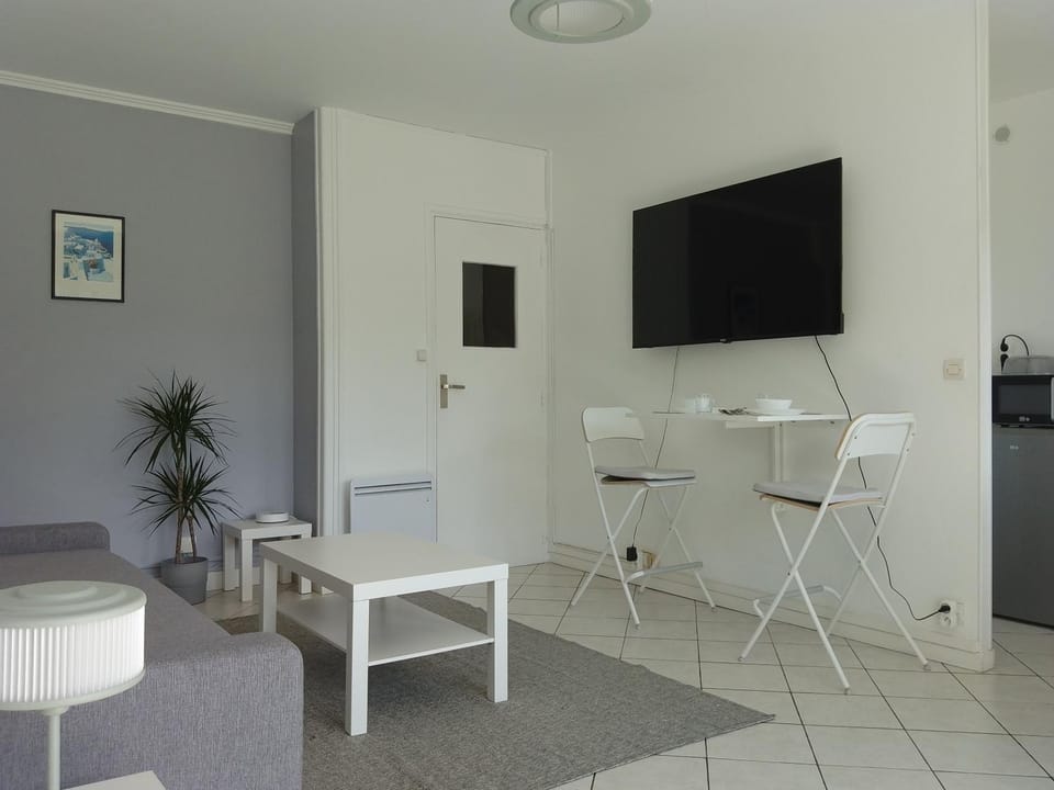 Communal lounge/ TV room, TV and multimedia, Living room, Lounge or bar