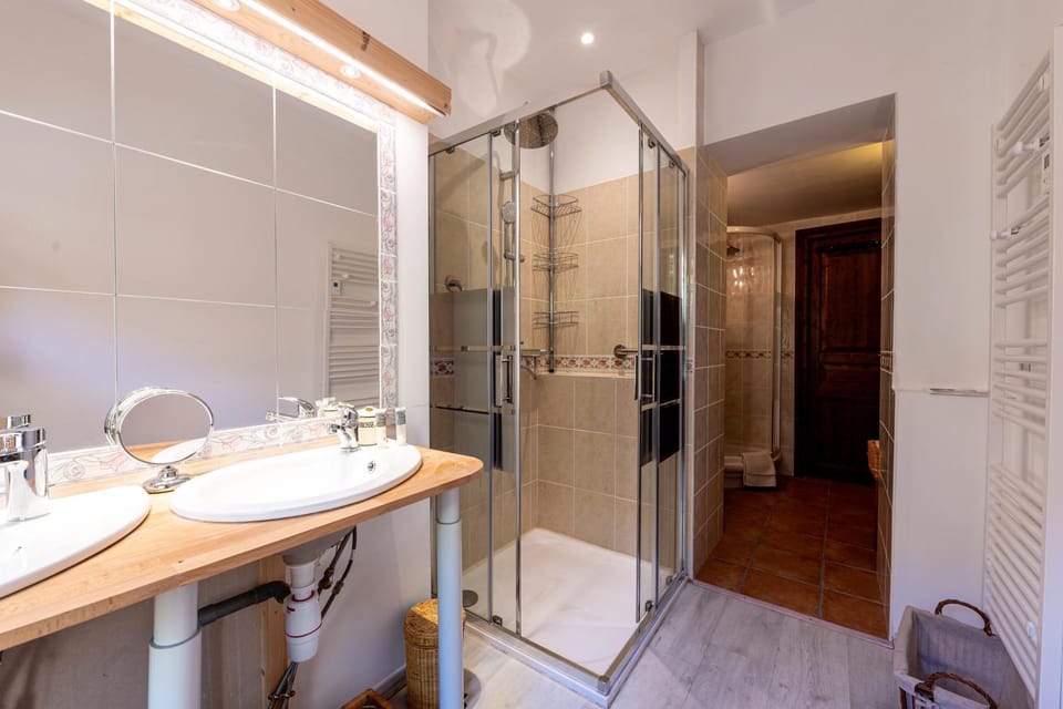 Bathroom, Living room