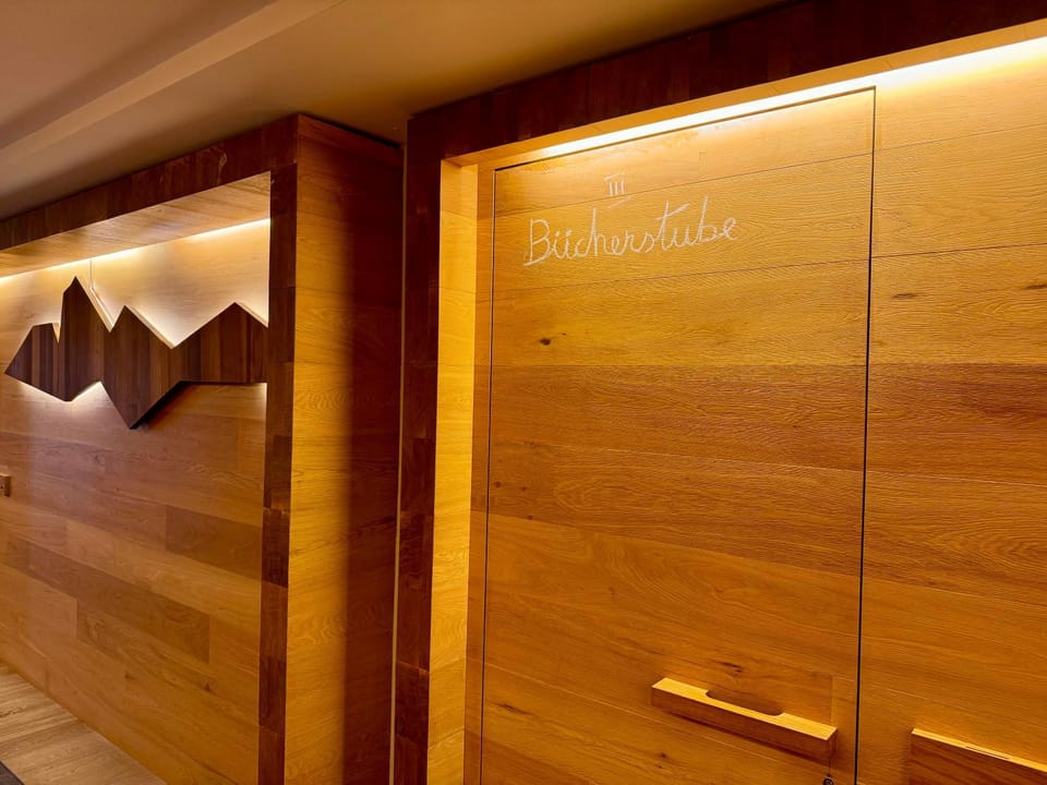 Die Bücherstube im living Kampill Apartment hotel in Bolzano