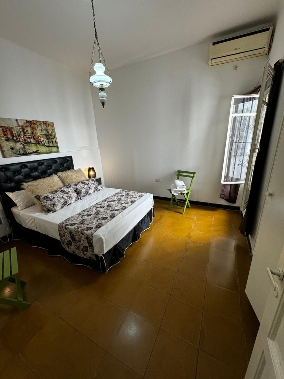 Bed, Photo of the whole room, Bedroom, air conditioner