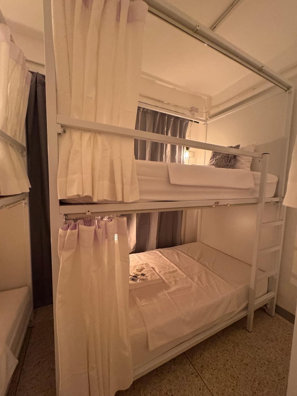 Twenty Two Place Hostel - Sukhumvit 22 Hostel in Bangkok