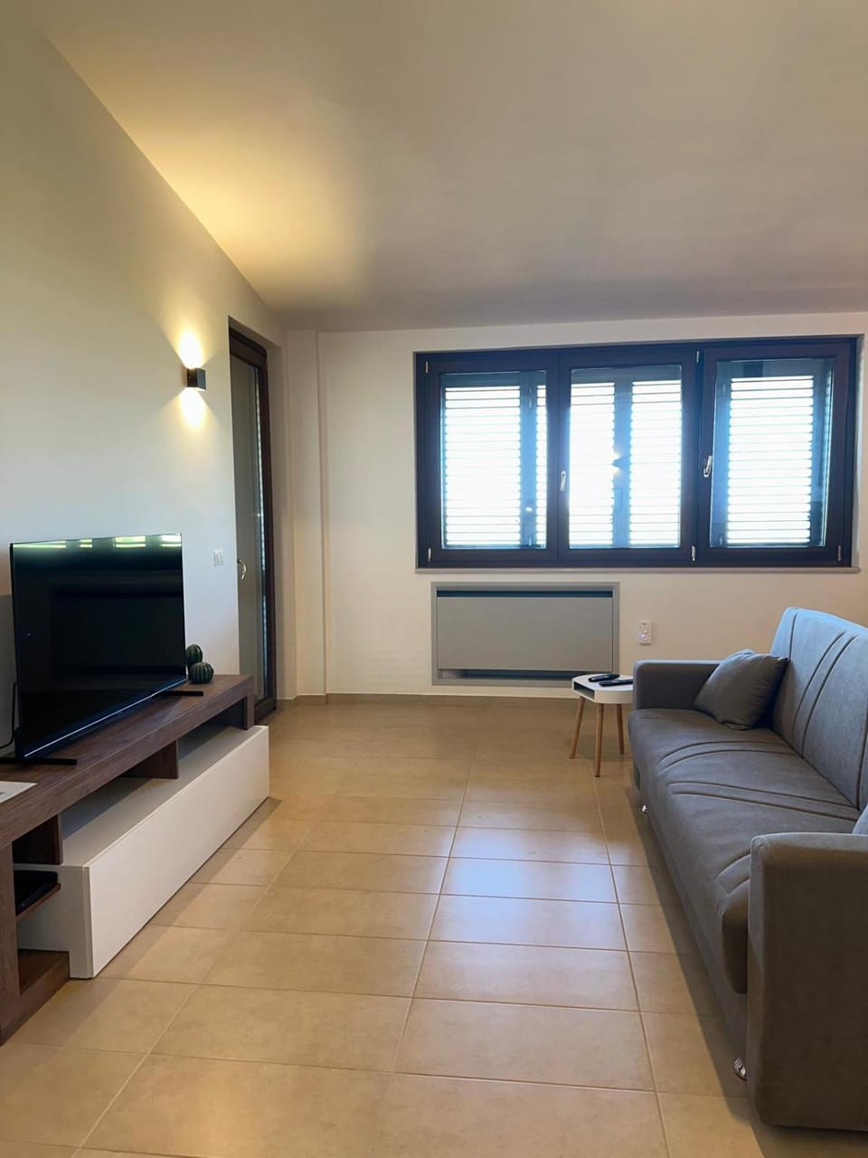 Communal lounge/ TV room, TV and multimedia, Living room, Seating area, Evening entertainment