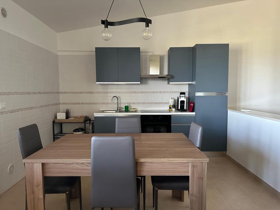 Kitchen or kitchenette, Dining area, stove
