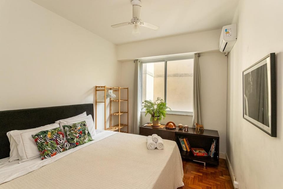 Hal e Patrice · Apê 2 quartos em Copacabana com arte, rede e alma! Apartment in Rio de Janeiro