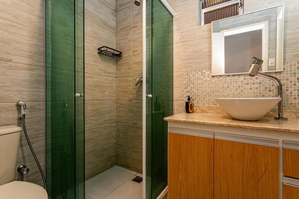 Hal e Patrice · Apê 2 quartos em Copacabana com arte, rede e alma! Apartment in Rio de Janeiro