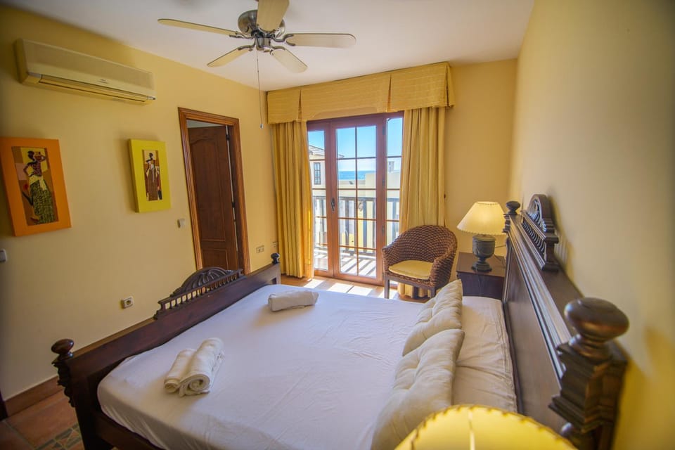 Bed, Photo of the whole room, Bedroom, air conditioner