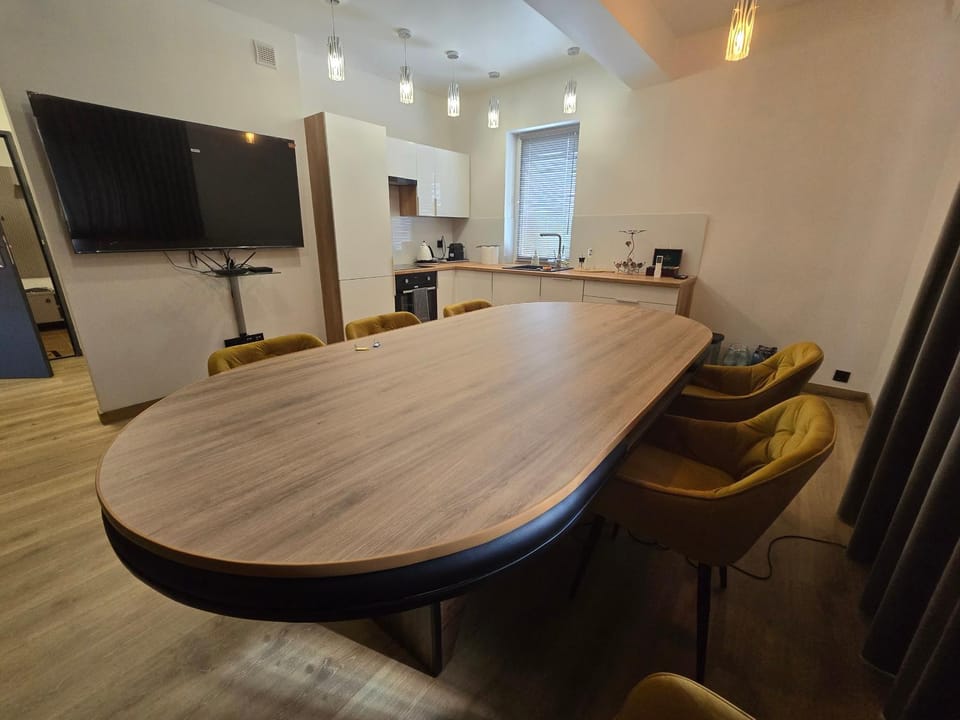Communal lounge/ TV room, TV and multimedia, Kitchen or kitchenette, Dining area, Evening entertainment