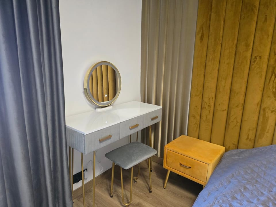 Photo of the whole room, Seating area, Bedroom