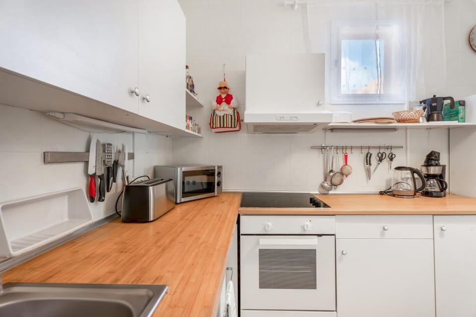 Kitchen or kitchenette, Living room