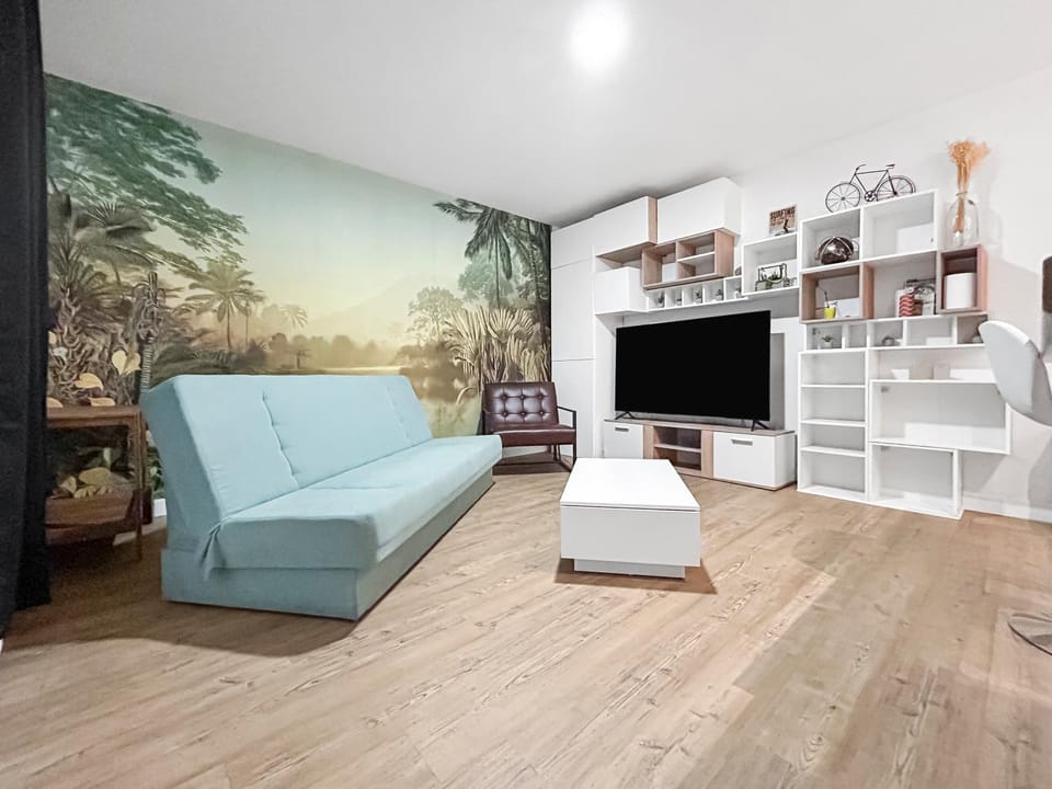 TV and multimedia, Decorative detail, Seating area, storage
