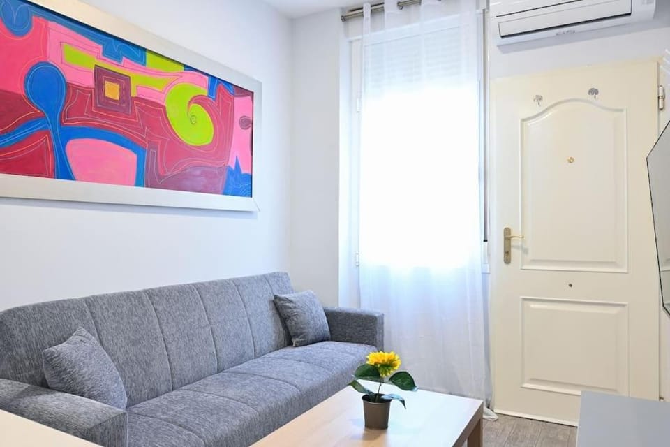 Communal lounge/ TV room, Living room, Seating area, air conditioner