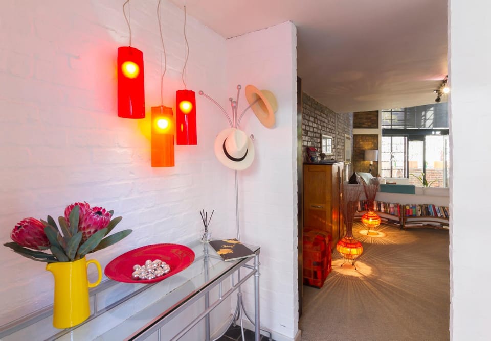Day, Living room, Decorative detail, Area and facilities