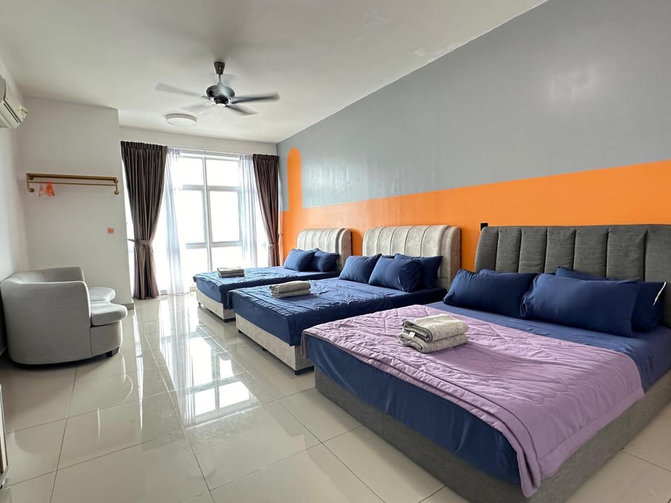 Twin Galaxy Studio 6pax Free WiFi Netflix Apartment in Johor Bahru
