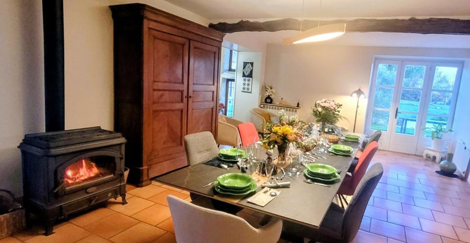 Seating area, Dining area