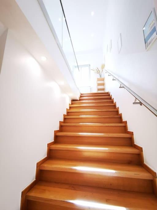 INVAL by ROCKCHAIR Apartments l SUPERHOST Status l 2 Bedrooms Boxspringbeds 2 Bathrooms in City Center "Mitte" - Cozy Maisonette Family & Business Flair welcomes you! Apartment in Berlin