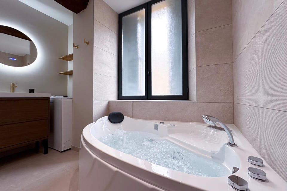 Hot Tub, Hot Tub, Bathroom, Bath, washing machine