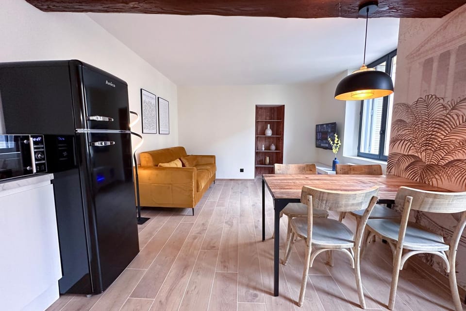 Living room, Dining area, Meals, microwave