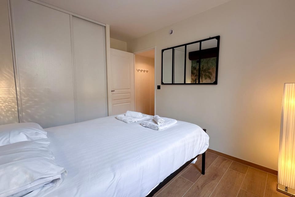 Bedroom, storage, wardrobe