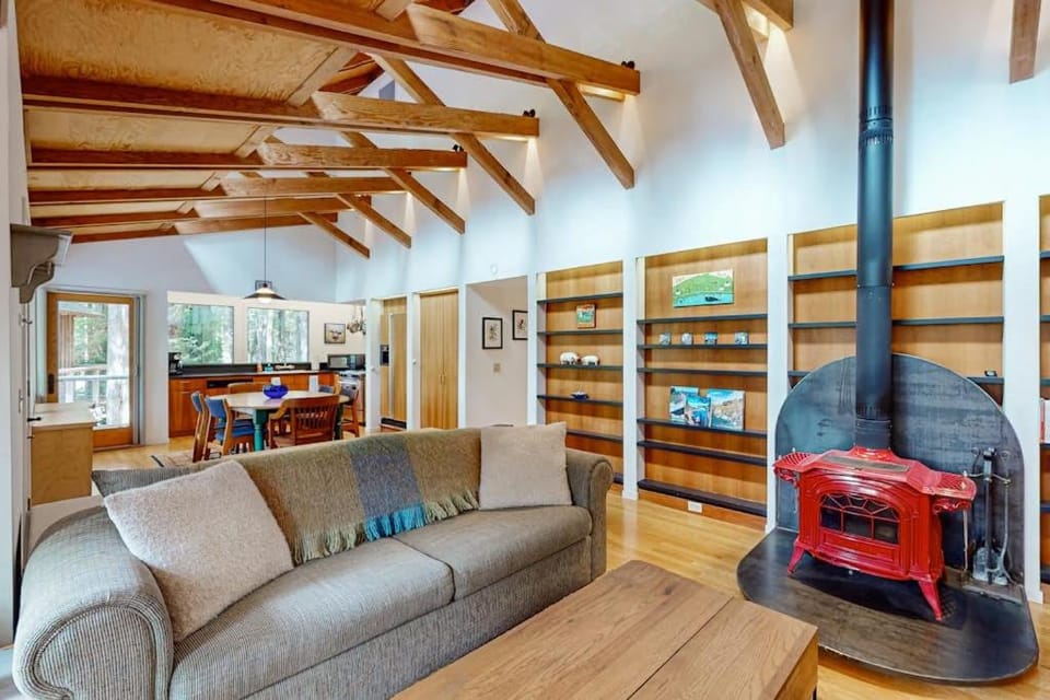 Windsong Redwood Retreat House in Sonoma County