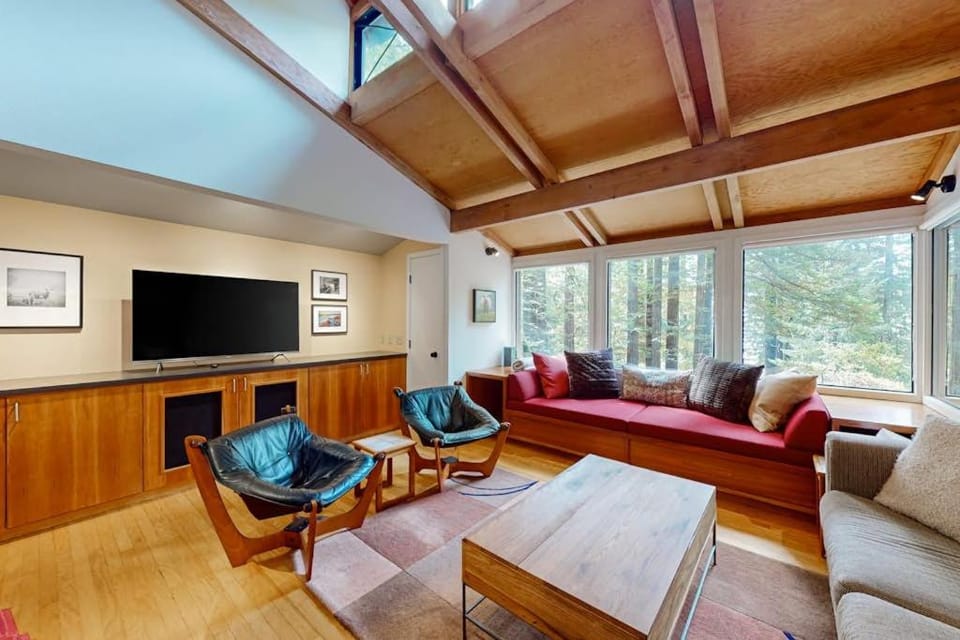 Windsong Redwood Retreat House in Sonoma County