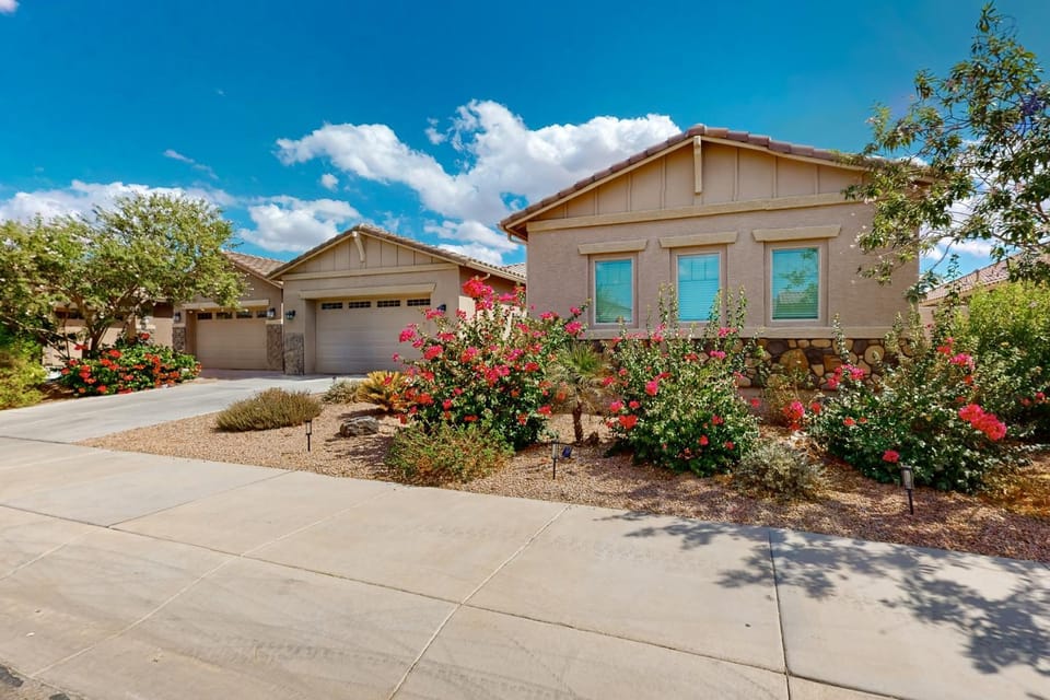 Pool, Hot Tub & Game Room! Spacious Buckeye Home House in Goodyear