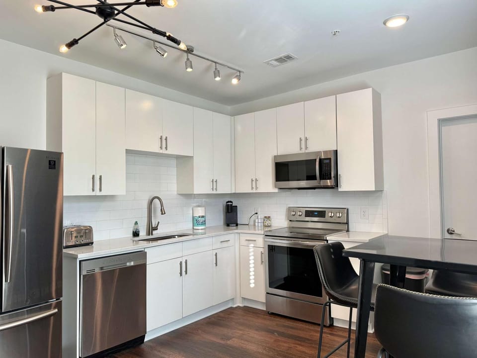 Luxury 4Beds 3Baths 2Balcony Penthouse 542Blvd House in Atlanta