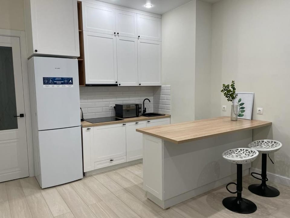 Kitchen or kitchenette, oven, stove