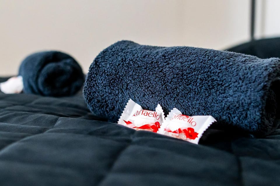 Bedroom, towels