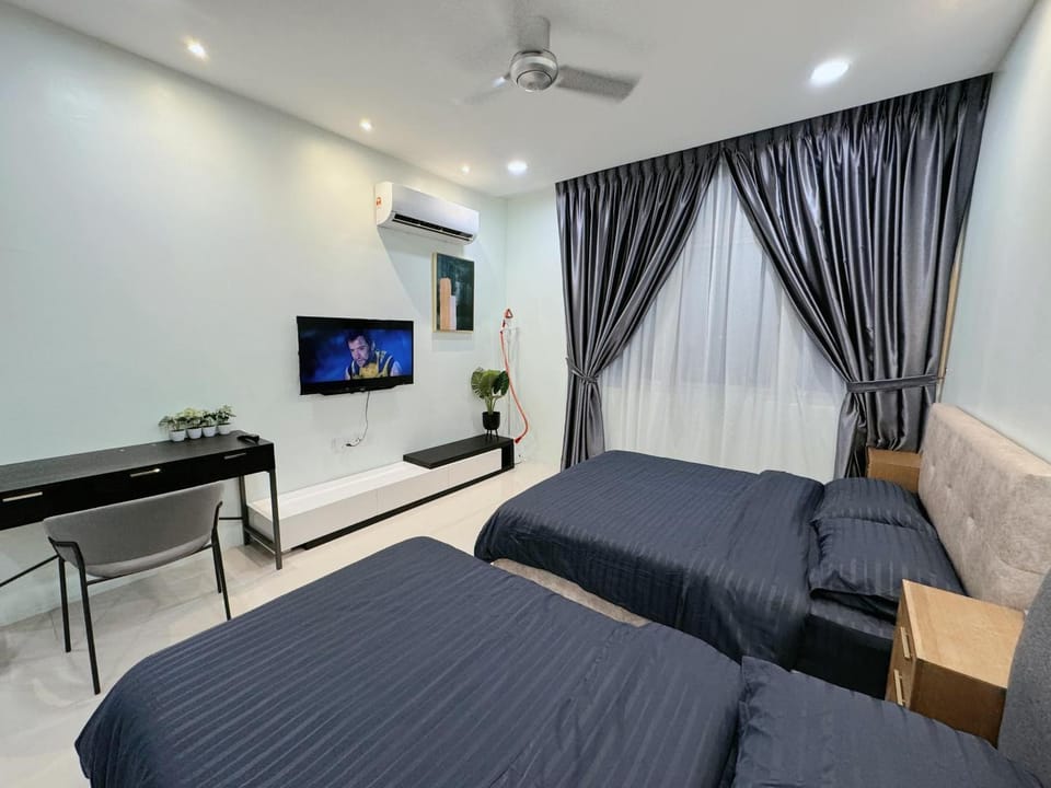 Bed, TV and multimedia, Living room, Seating area, Bedroom, air conditioner