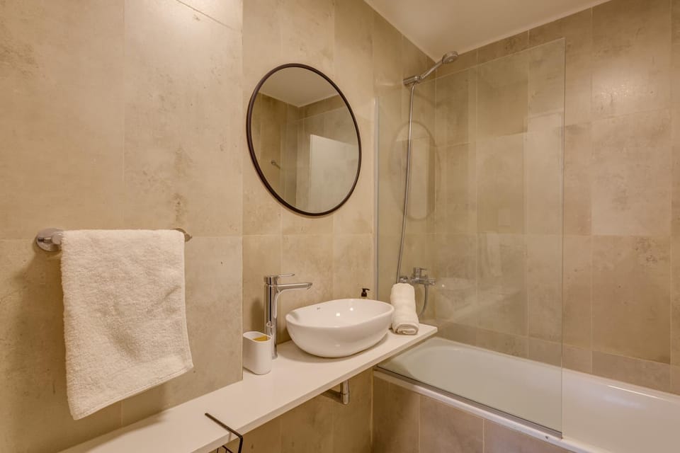 Shower, Bathroom, Bath, towels