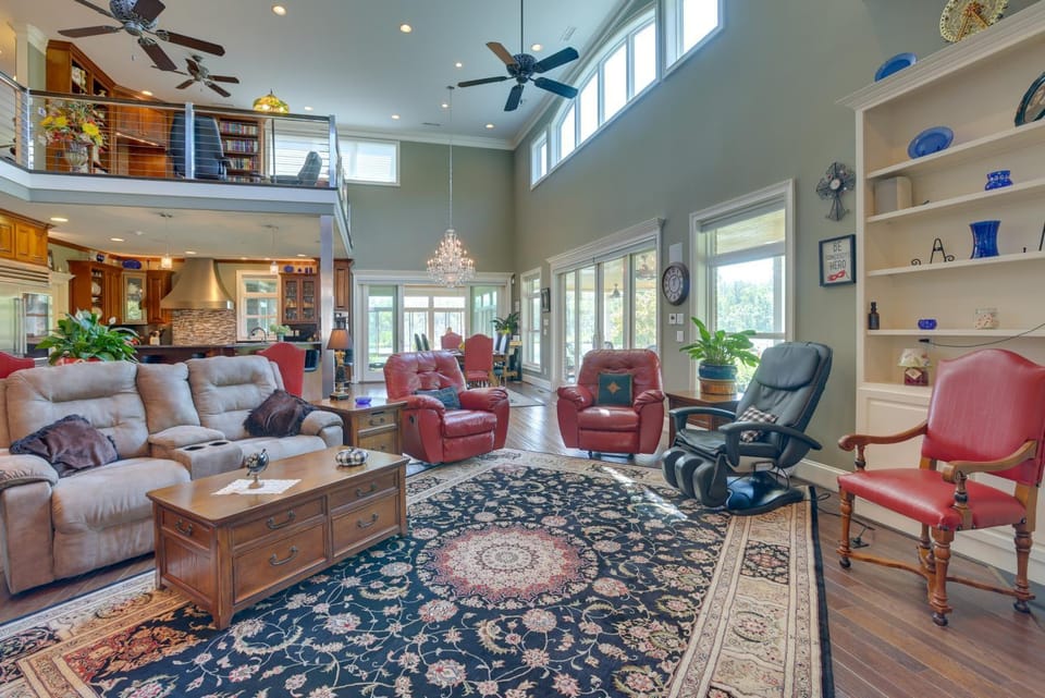 Fish, Swim & More: Lakefront Alabaster Home House in Pelham