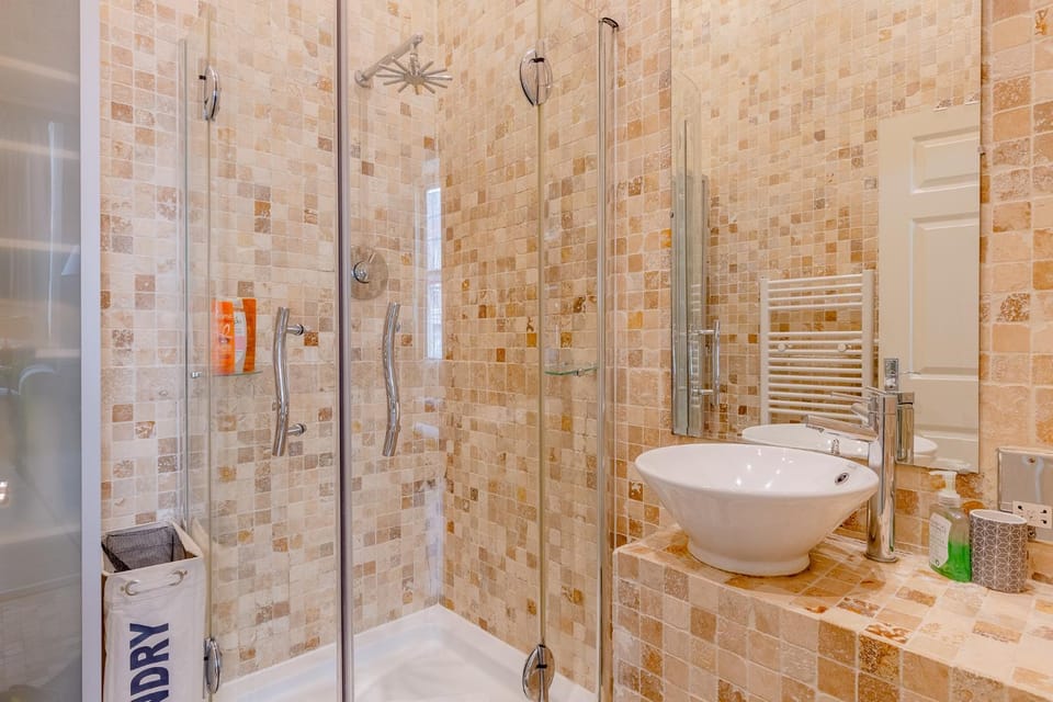 Charming Mezzanine Studio Heart of Paddington Apartment in City of Westminster