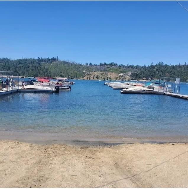 Luxury Lake Home-The Bear Claw-Boat Slip-Sleeps 16 House in Bass Lake