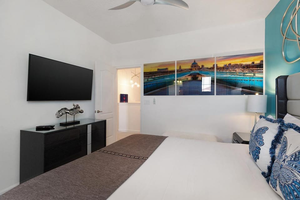 Luxe Villa Near Parks with Theater, Arcade & Dino BR Villa in Osceola County