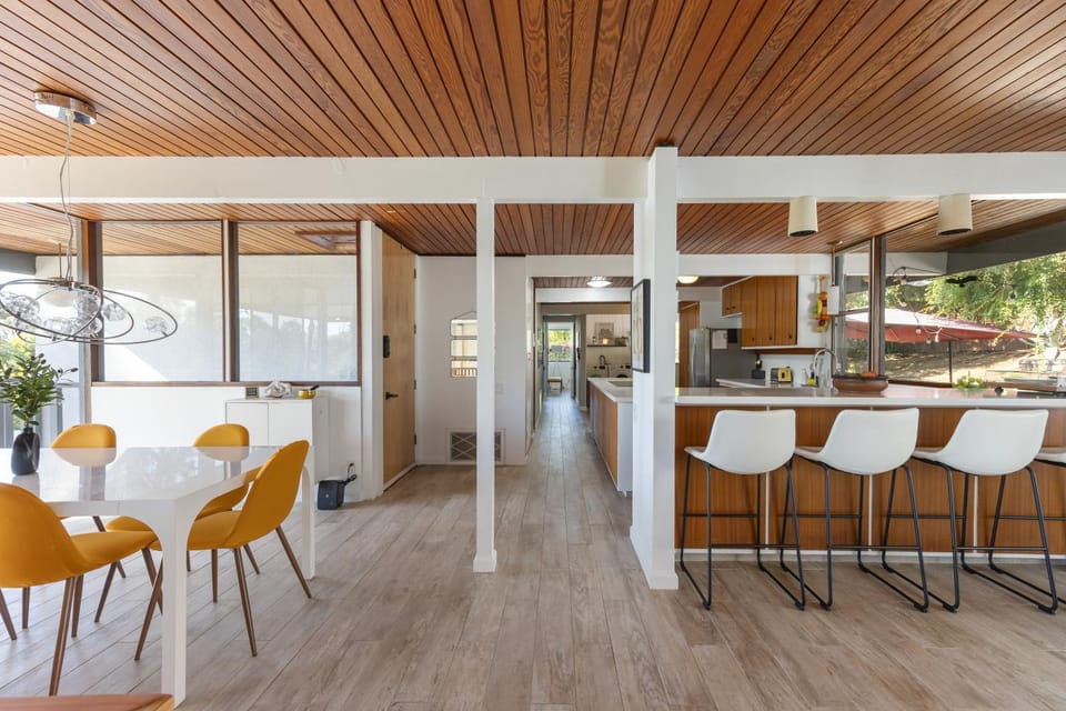 Mid-Century Masterpiece Tree house, Pool & Spa House in Escondido Village