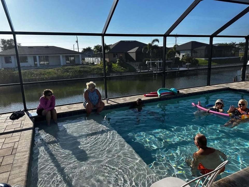Coral Vista-New Beautiful 3 Bedroom with Pool Canal House in Cape Coral