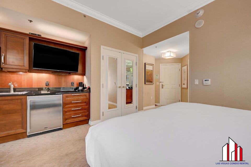 Signature 2Br3Ba F1 View Balcony Ste 17-801 and 03 House in Las Vegas Strip