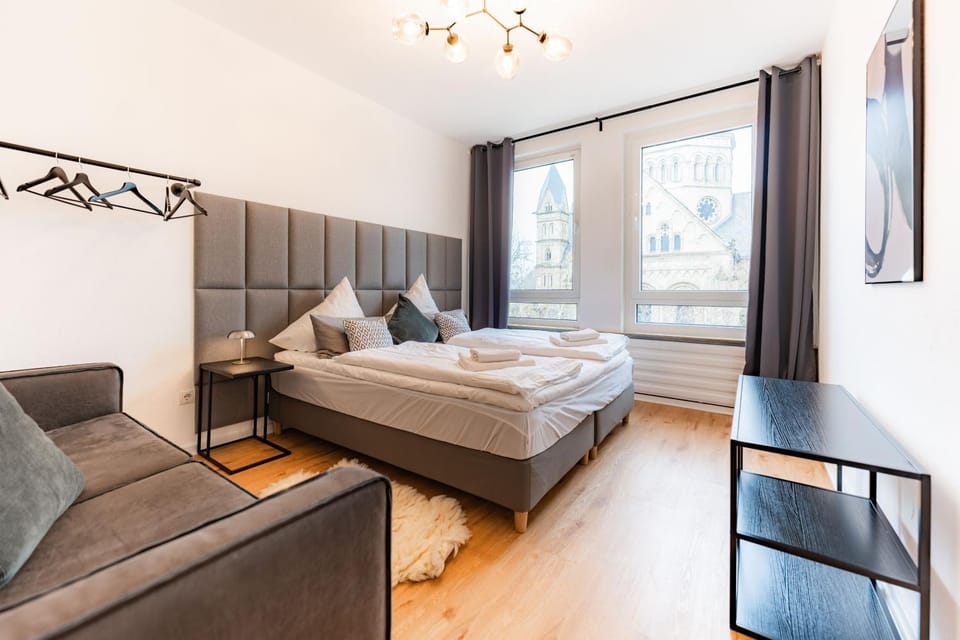 Bed, Photo of the whole room, Seating area, Bedroom