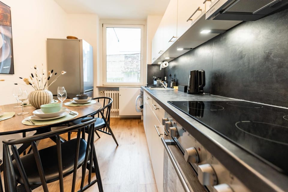 Kitchen or kitchenette, Dining area, oven, pet friendly, stove