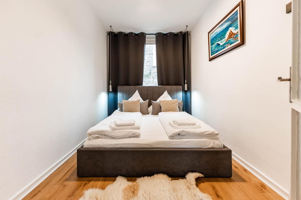 Bed, Photo of the whole room, Bedroom, towels