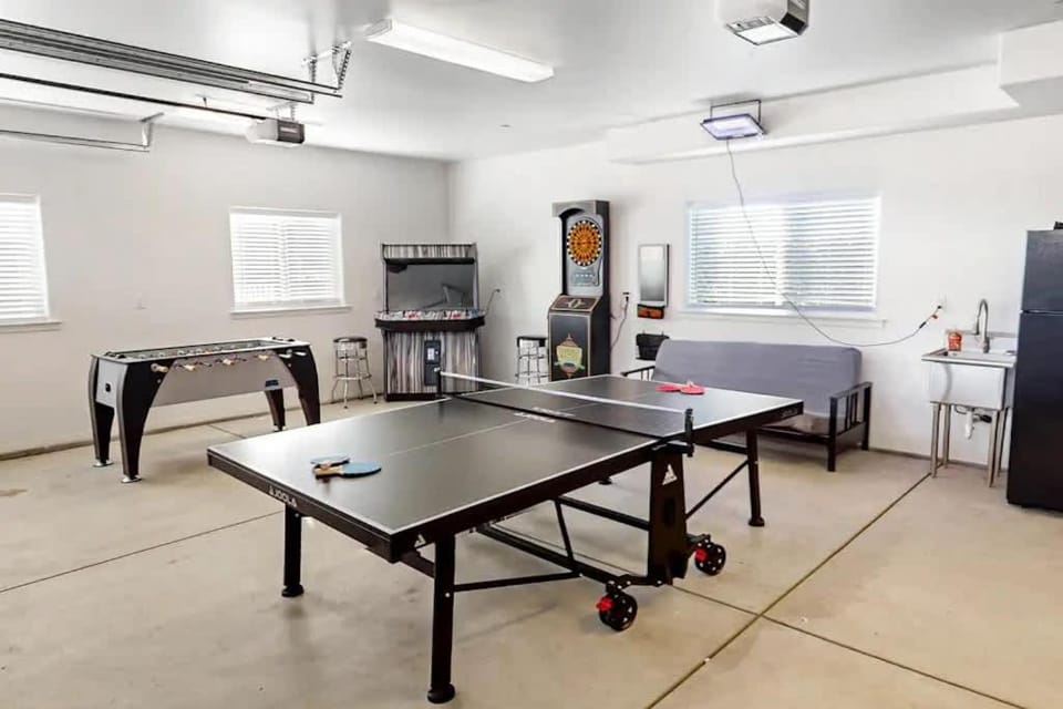 Sleeps 22 Two Houses Game Rooms House in Oceano