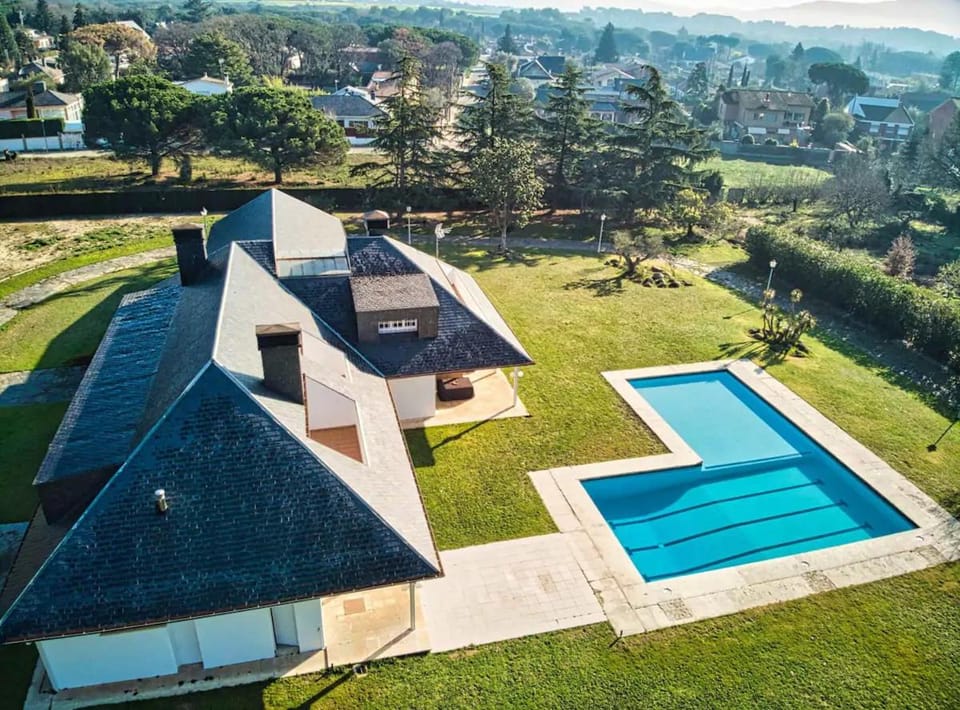 Bird's eye view, Swimming pool, Swimming pool