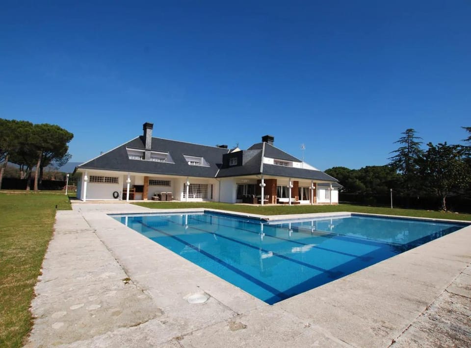 Property building, Swimming pool, Swimming pool
