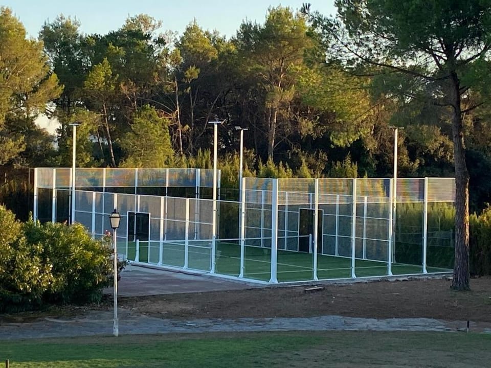 Tennis court, Tennis court