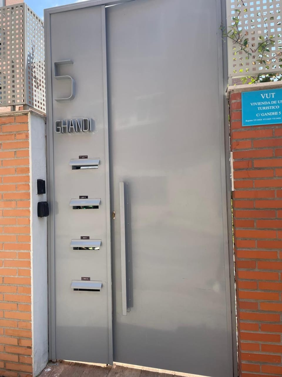 Facade/entrance