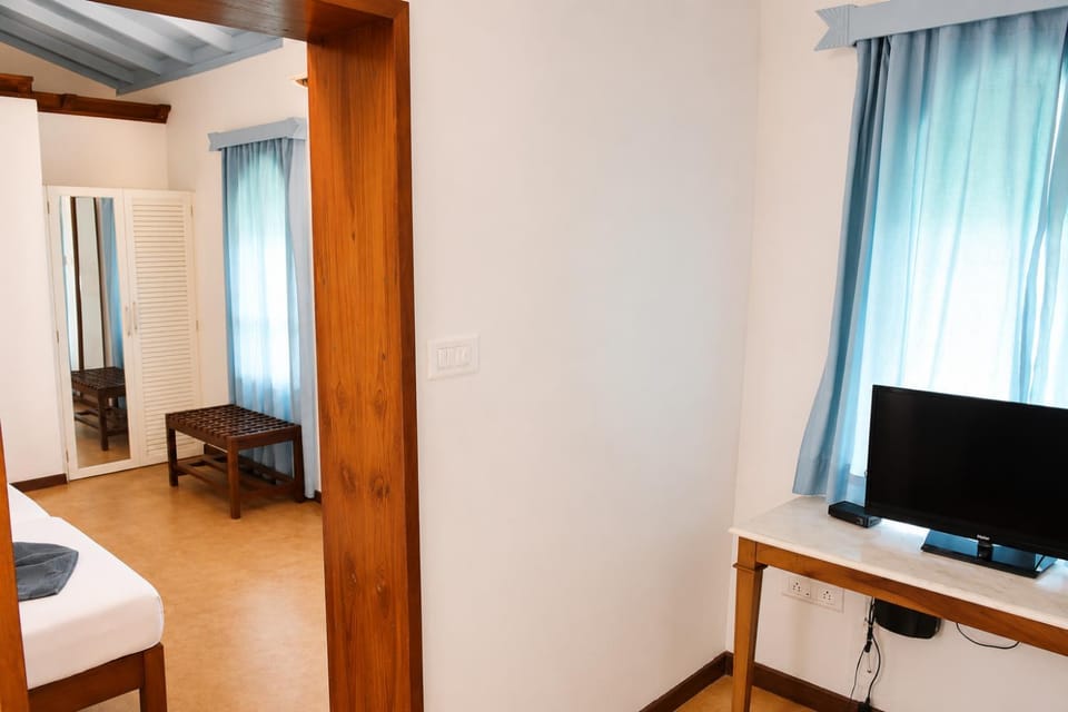 Communal lounge/ TV room, Bed, Photo of the whole room, Evening entertainment, Bedroom